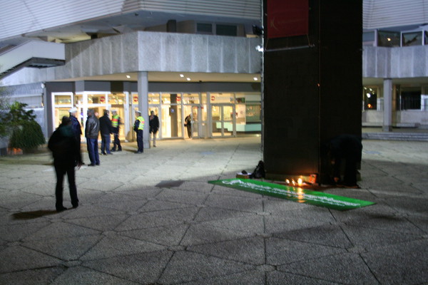 [Foto: Aufbau vor Beginn der Veranstaltung]