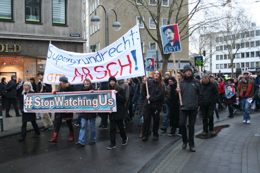 [Foto: Demonstrationszug in der Minoritenstrae]