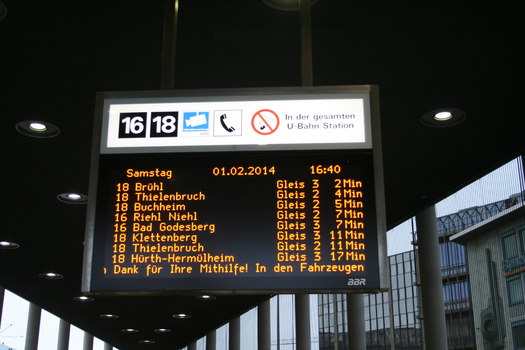 [Foto: KVB-berwachung in der gesamten U-Bahn-Station]