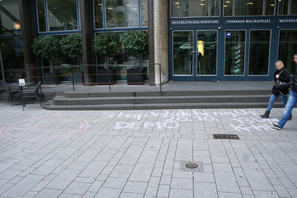 [Foto: Stop-Watching-Us-Demo-Aufruf vor WDR]