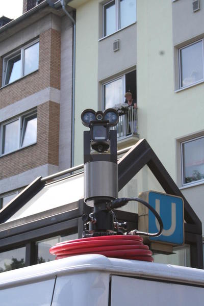 [Foto: Blick in Polizei-Kamera]