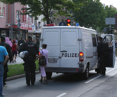 [Foto: Polizei-Kamera noch auf Versammlung gerichtet]