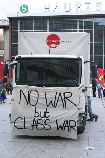 [Foto: 8298-no-war-but-class-war.jpg]