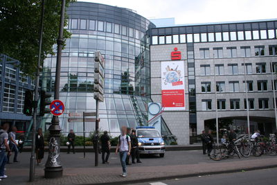 [Foto: 8354-polizei-vor-sparkasse-koeln-bonn.jpg]