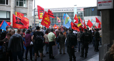 [Foto: 8395-demo-zug-vor-hbf.jpg]