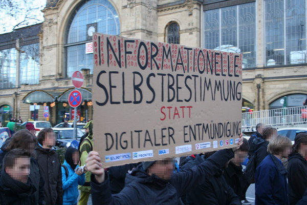 [Foto: Informationelle Selbstbestimmung statt digitaler Entmndigung]