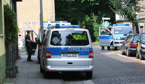 [Foto: Polizei-Busse]