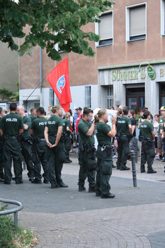 [Foto: Kamera einsatz gegen Gegendemo]