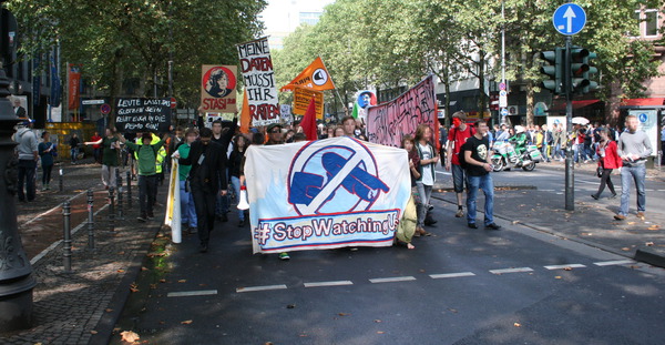 [Foto: Demonstrationszug auf Ringen]