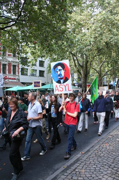 [Foto: Demonstrationszug nahe Rudolfplatz]