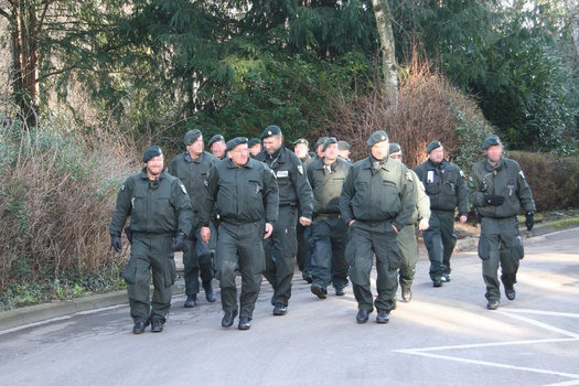 [Foto: Couple of police men in body armor]