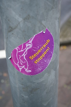 [Foto: Steuerraub stoppen!]