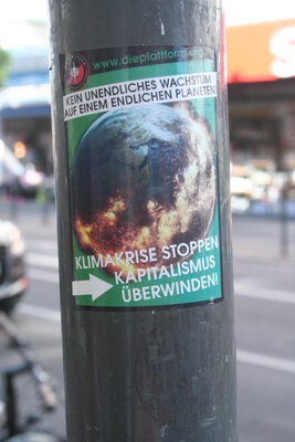 [Foto: Klimakrise stoppen - Kapitalismus überwinden]