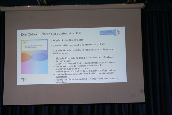 [Foto: BSI-Folie mit leider veralteter Cyber-Sicherheitsstrategie 2016]