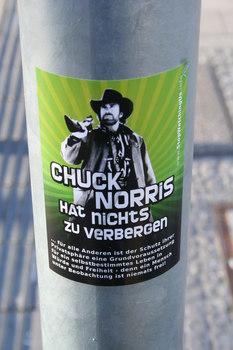[Foto: Chuck Norris hat nichts zu verbergen]