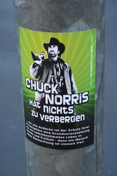 [Foto: Chuck Norris hat nichts zu verbergen]