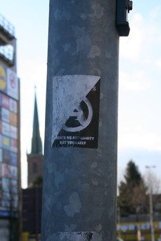 [Foto: There is no authority but yourself]