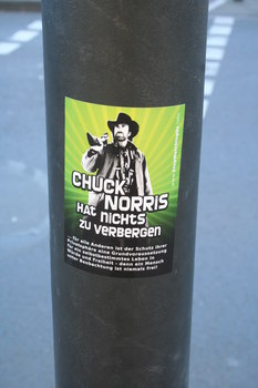 [Foto: Chuck Norris hat nichts zu verbergen]