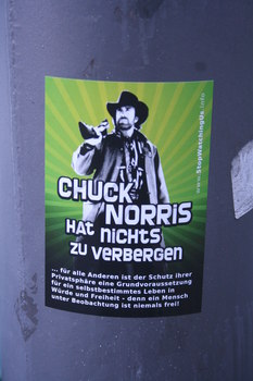 [Foto: Chuck Norris hat nichts zu verbergen]