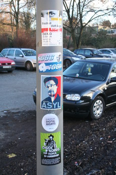 [Foto: 'Chuck Norris hat nichts zu verbergen' und weitere Aufkleber]