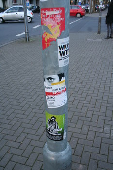 [Foto: 'Chuck Norris hat nichts zu verbergen' und weitere Aufkleber]