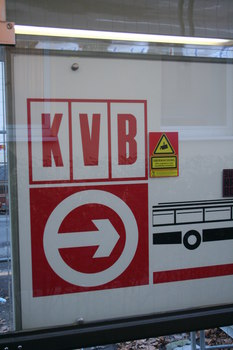 [Foto: Überwachung - Bitte angepasst und unauffällig verhalten!]