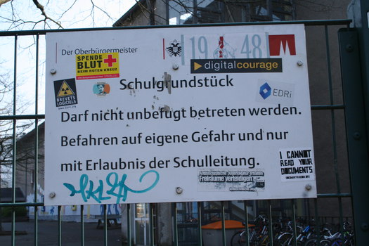 [Foto: Aufkleber-Sammlung vom Oberbürgermeister]