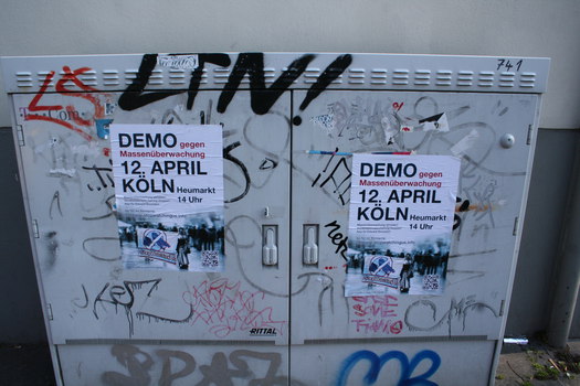 [Foto: Plakate zur Demo gegen Massenüberwachung am 2014-04-12 in Köln]