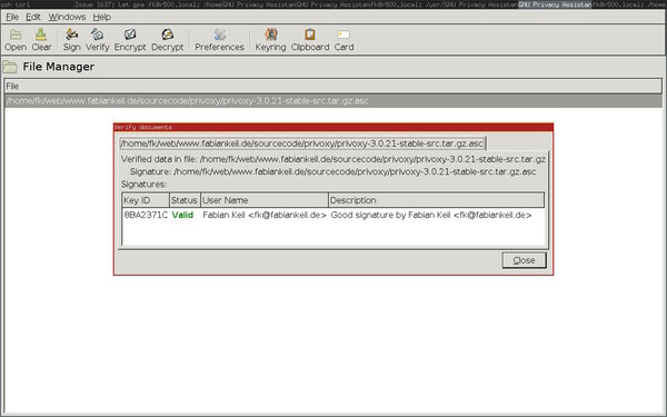 [Foto: Patched GNU Privacy Assistant found proper Privoxy source tarball and shows a valid signature]