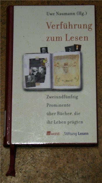 [Foto: Vorderseite von 'Verfhrung zum Lesen'. Titelbild ist ein Ringbuch mit Fotos, unter anderen
     von Gnter Grass, Heinrich Bll sowie Tim und Struppi]