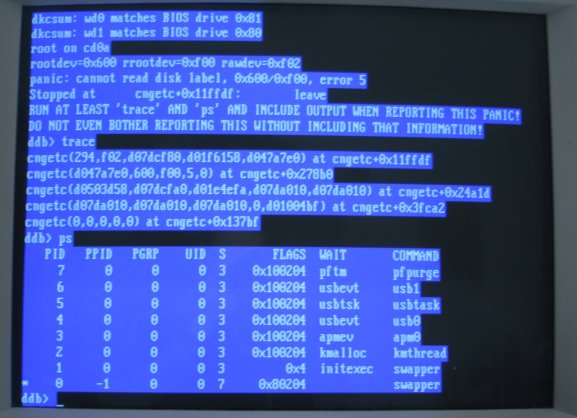 [Foto: OpenBSD-Panic mit anschlieendem ps und trace]