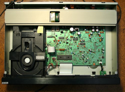 [Foto: Marantz CD 63 SE mit geffeten Gehuse]