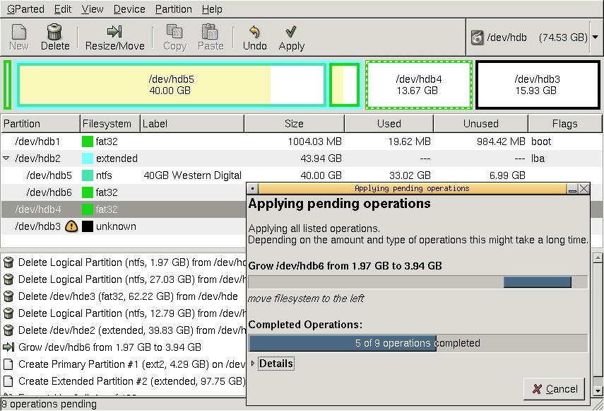 [Screenshot:] GParted-Fenster mit Balkengrafik die die Partitionen darstellt, sowie Aufgabenliste