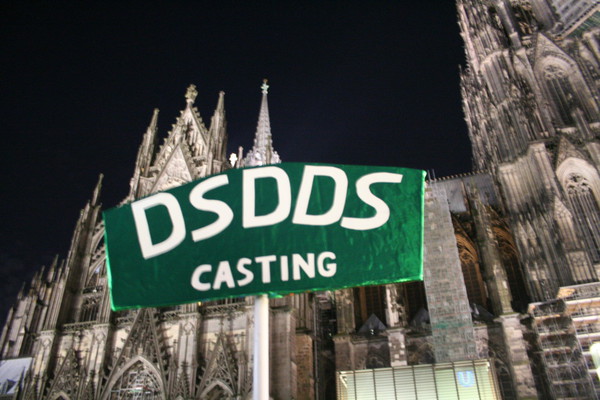 [Foto: DSDDS-Schild vor dem Dom]