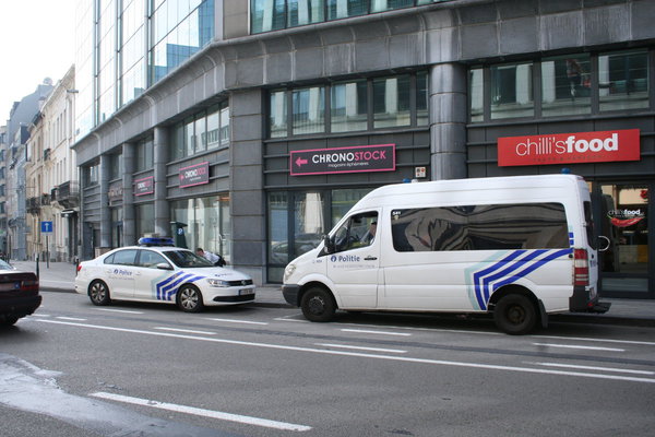 [Picture: Belgian police cars in front of UK Repressentation to te EU, Brussels]
