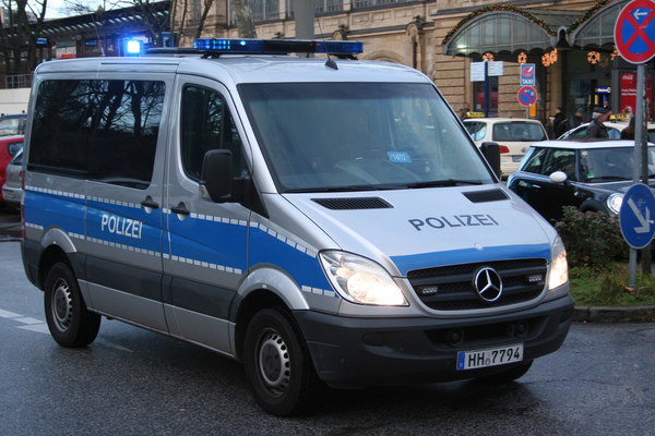 [Foto: Hamburger Polizei-Bus]