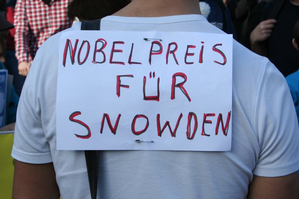 [Foto: Nobelpreis für Snowden]