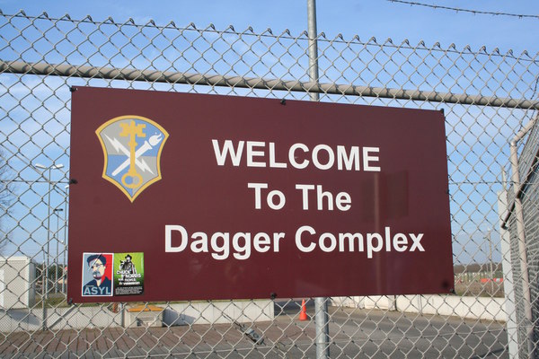 [Foto: Edward Snowden and Chuck Norris welcome you to the Dagger Complex]