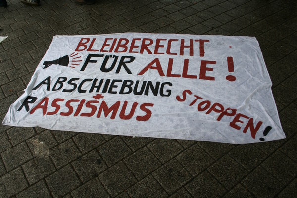 [Foto: Bleiberecht für alle! Abschiebung und Rassismus stoppen!]
