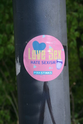 [Foto: Love sex - Hate sexism]