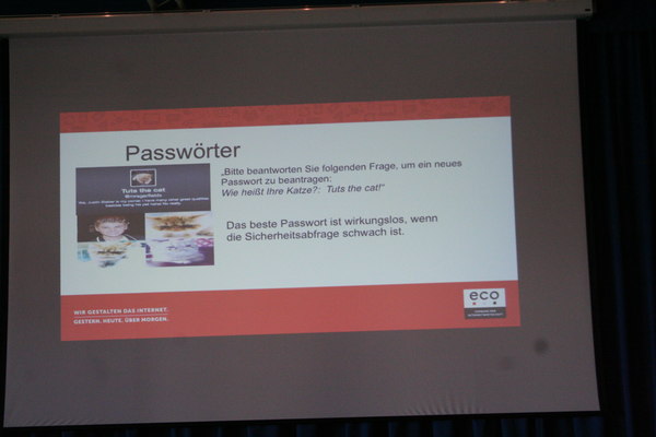 [Foto: Das beste Passwort ist wirkungslos, wenn die Sicherheitsabfrage schwach ist]