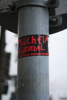 [Foto: Mülheim Asozial - Gegen Yuppies, Deutschland und Dosenpfand]