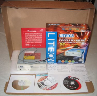 Photo von LiteOn 811S mit Lieferumfang (Rohling, Audiokabel, PowerDVD und MyDVD)